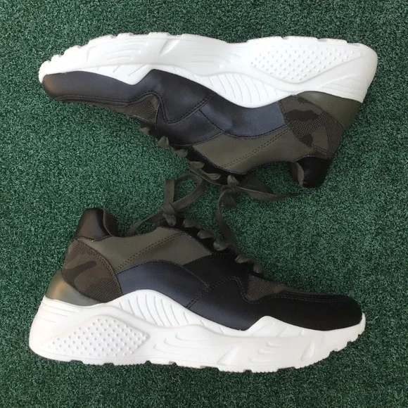 NWT Steve Madden Reverse Leather Camo Sneaker 8.5 - Picture 4 of 13